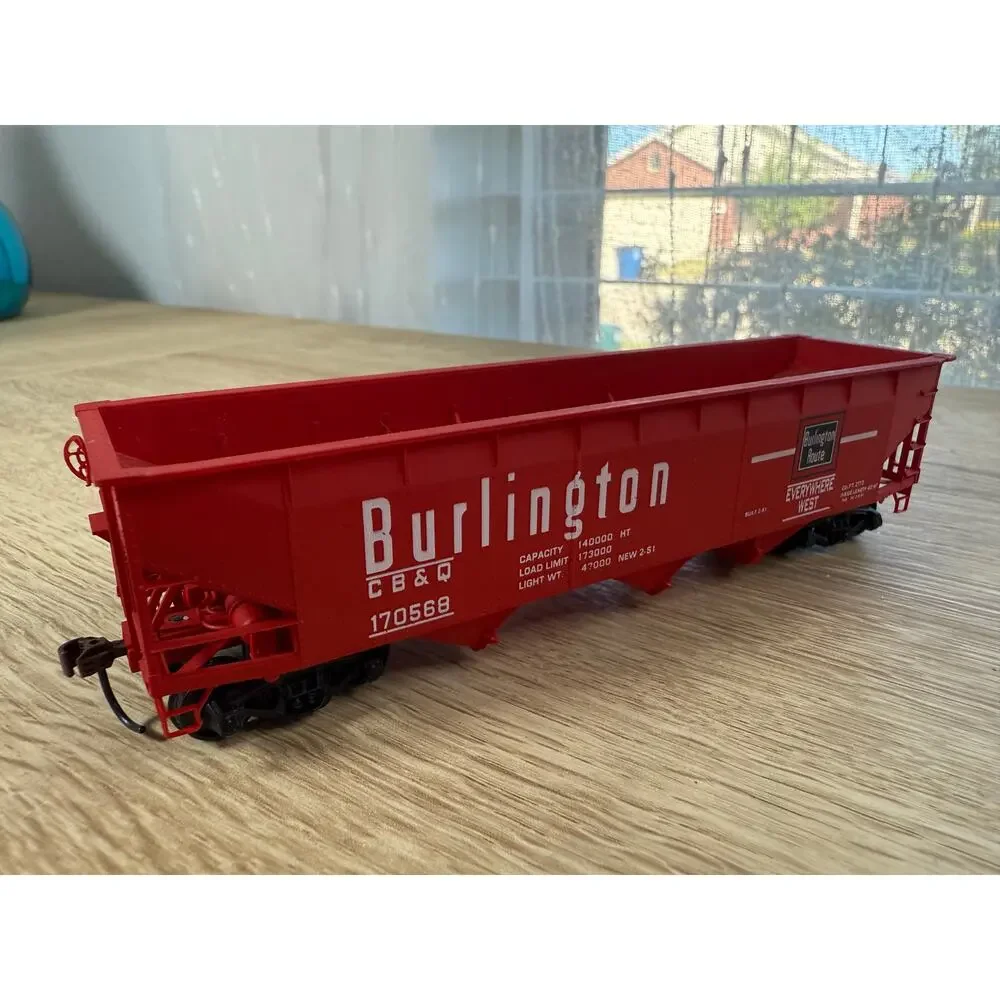 Athearn HO Scale CB&Q Burlington Route 3-Bay Hopper Car 170568 Model Train